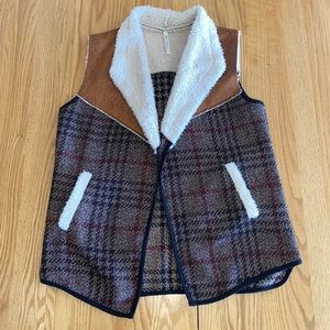 3/$15 Vest from Kate collection size L
